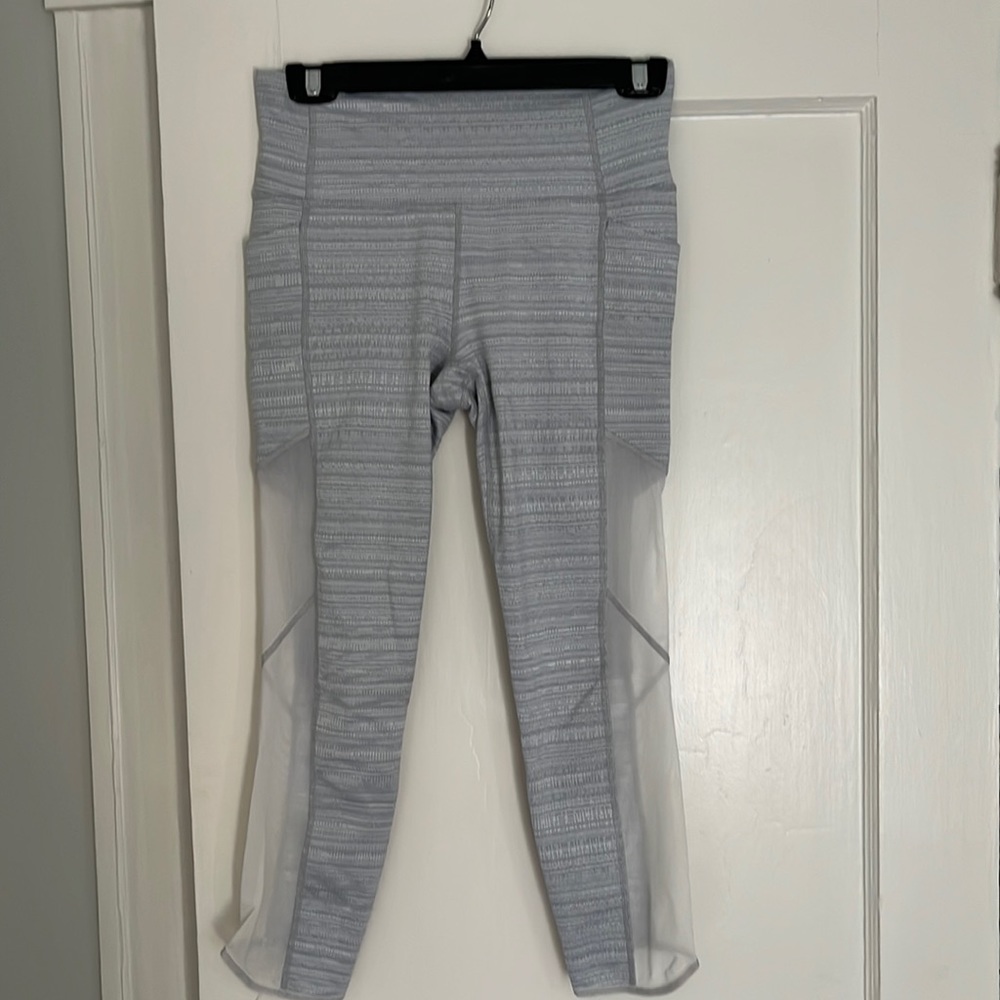 Athleta Salutation 7/8 leggings